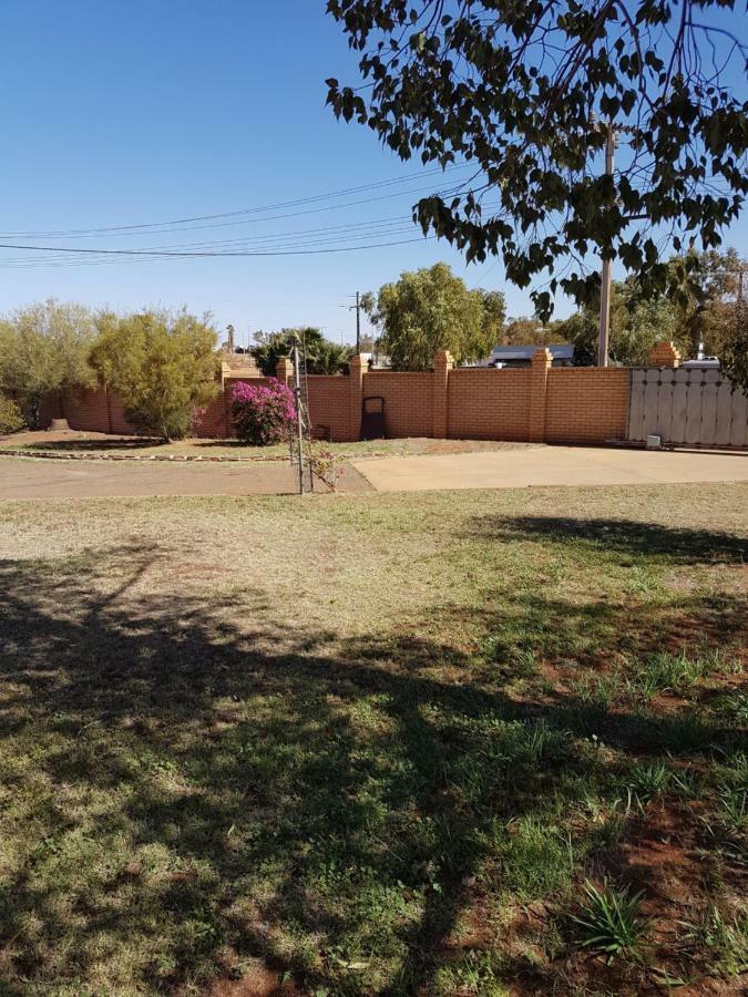 Meekatharra Outback Beach House Екстер'єр фото